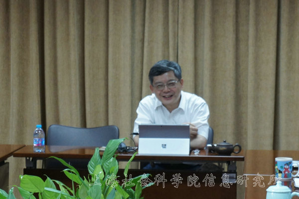 王世伟研究员作题为“谈谈社科院研究工作中如何扬长避短”的学术报告