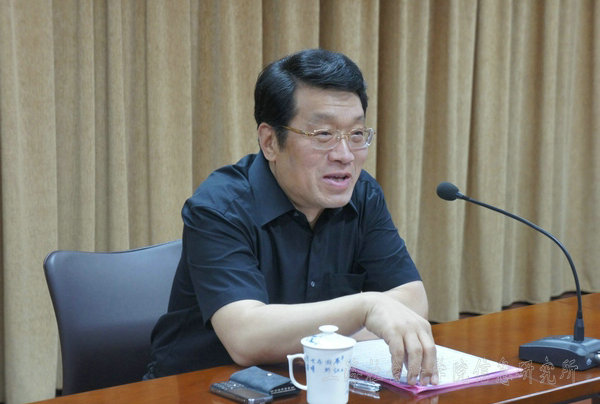6月21日，文学所所长陈圣来研究员作“文化与信息的随想”专题报告