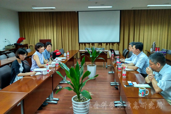 新加坡国家图书馆伍慧贤馆长一行访问信息所