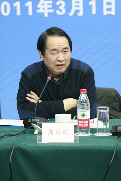 副院长熊月之研究员介绍情况