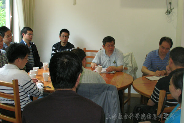 信息所党员、群众参加会议
