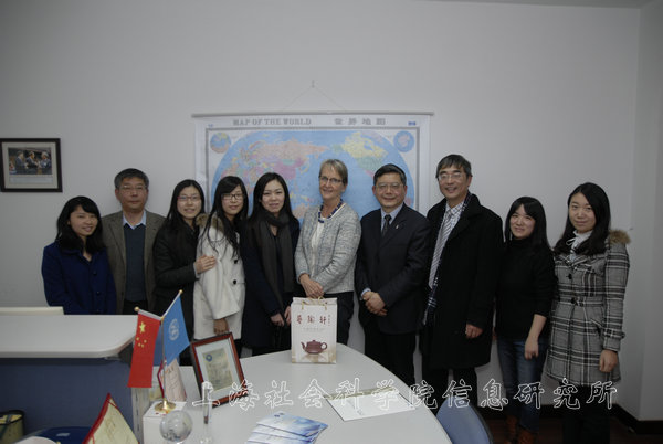 Sally Fegan-Wyles女士参观由上海社会科学院信息研究所负责的联合国公共行政网亚太区域中心编辑部