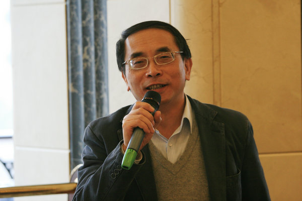 院党委书记潘世伟参加信息所迎新春聚餐会